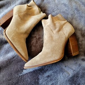 Vince Camito Tawny Brown size 8 Boots